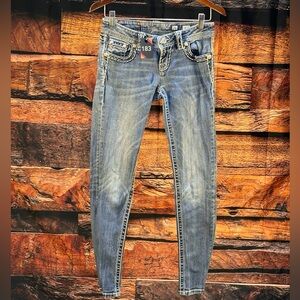 Signature Women's Skinny Jeans in Light Blue Wash